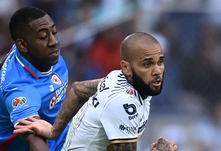 Dani Alves's Pumas lost to Puebla and eliminated in Mexican soccer