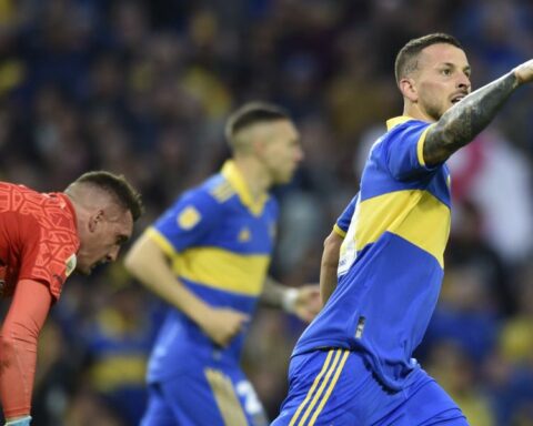 Darío Benedetto gives the Superclásico to Boca