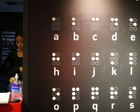 Dialogue in the Dark invites the public to experience the world without seeing