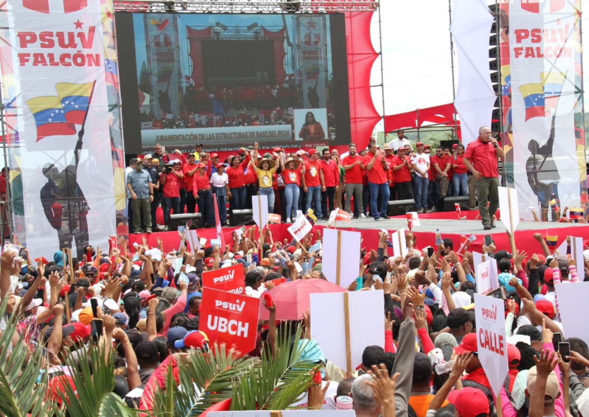 Diosdado Cabello swore in 12,703 leaders of the PSUV Falcón