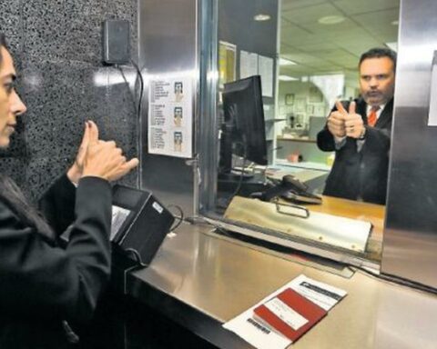 Do you have another job?  What happens if the information on my application for a US visa changed?