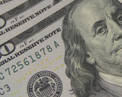 Dollar rises to R$ 5.25 and has the biggest weekly increase in two months