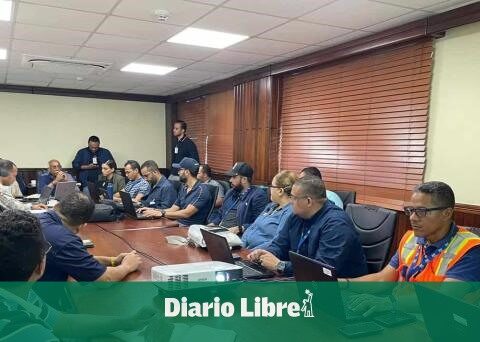 Edeeste prepares equipment for the passage of Hurricane Fiona through the DR