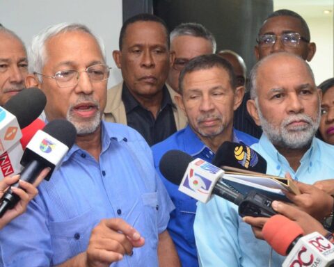 Educación explica cómo entregará bonos de inscripción a colegios