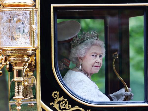 Elizabeth II: her fortune, income, properties and accusations of evasion