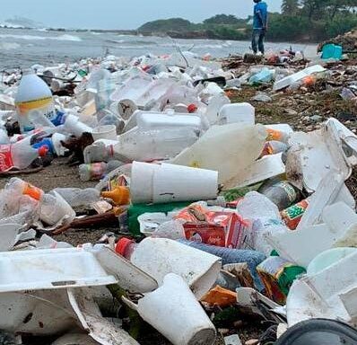 Ambiente insta unirse a limpieza de playas