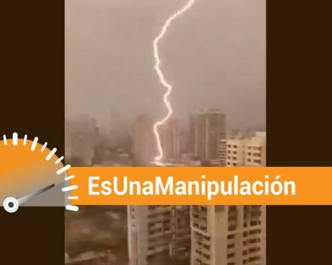 EsPaja |  Was the viral video of lightning striking a building recorded in Caracas?