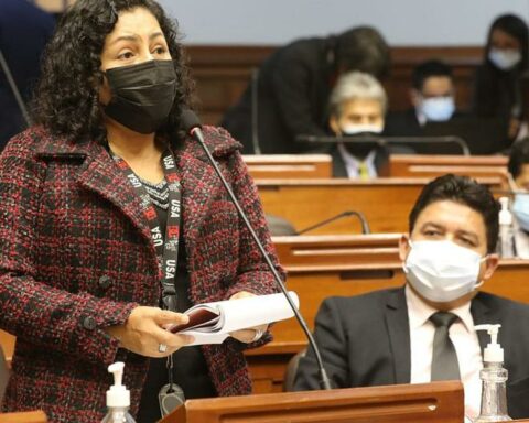 Ethics asks Freddy Díaz for names of congressmen with whom he drank liquor in Congress