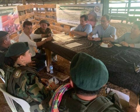 FARC dissidents and the Government of Colombia meet to seek a ceasefire