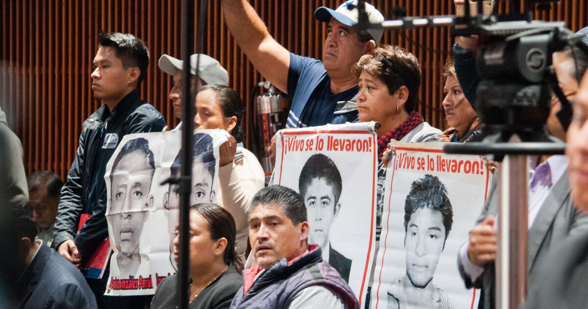 Families of the 43 hold political-cultural rally in CDMX to demand justice