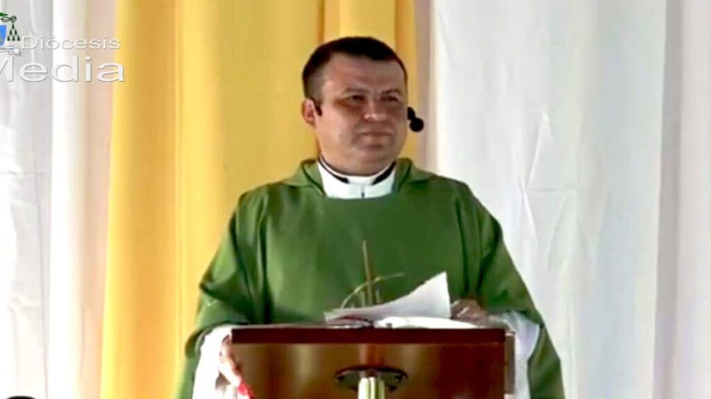 Father Uriel Vallejos left Nicaragua through blind spots, confirms EWTN