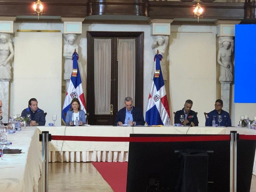 President Luis Abinader held an evaluation meeting at the National Palace on the damage caused by Hurricane Fiona as it passed through Dominican territory.