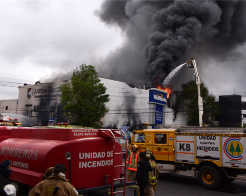 Fire in the electoral court of Paraguay burns thousands of electronic ballot boxes two and a half months before primaries