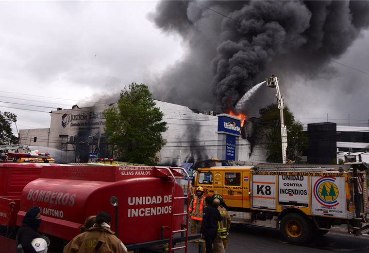 Fire in the electoral court of Paraguay burns thousands of electronic ballot boxes two and a half months before primaries