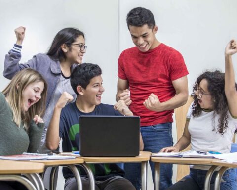 First Summit of Young Innovative Leaders: More than 130 students come together for the social transformation of the country