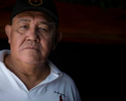 Five police officers accuse the paramilitary "Chino Enoc" and present an "expert report" for possession of drugs and weapons