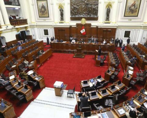 Former High Commands, politicians and groups request an opposition parliamentarian for the presidency of Congress