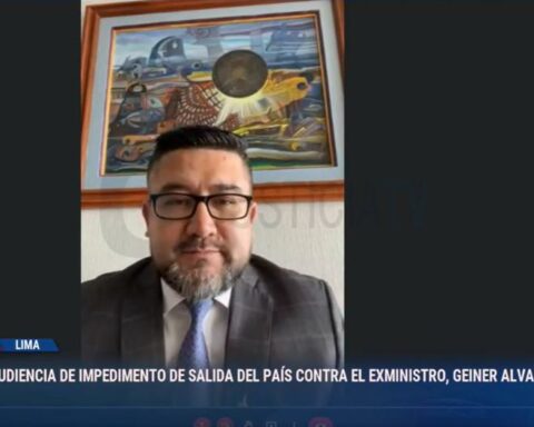 Geiner Alvarado acquiesced to the tax request to prevent him from leaving the country for 36 months