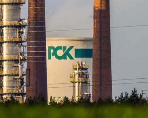 Germany takes control of the refineries of the Russian state oil company Rosneft to ensure supply