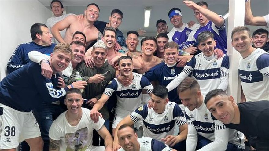 Gimnasia is placed first after defeating Independiente