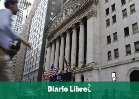 Global financial markets fall as interest rates rise