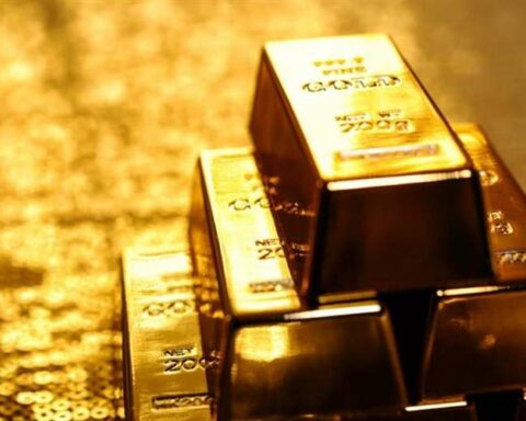 Gold price falls to its lowest level in two years