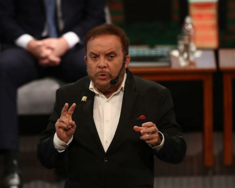 Gonzalo Alegría rants against his son: "He is choosing to sell himself to the companies that steal from us"