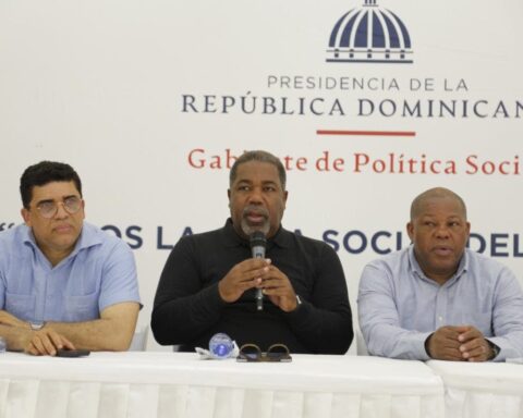 Gobierno anuncia extensión de entrega de bono familiar hasta noviembre