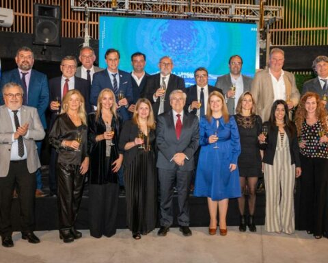 Government extends benefits for residents until April 2023