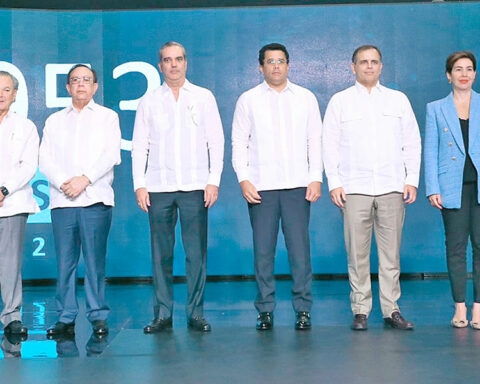 Government says the country received 621,953 tourists in August