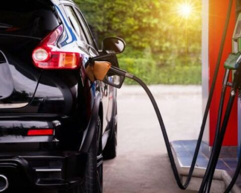 Government supports sectorized increase in gasoline: what would it be like