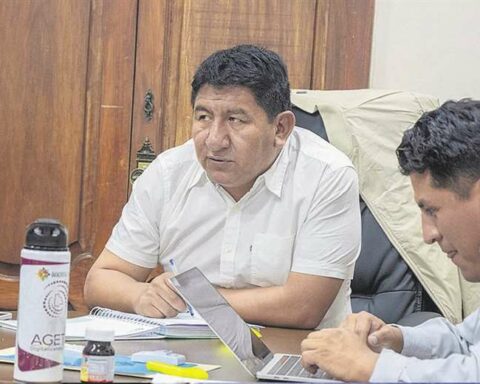 Governor of Potosí is saved for the sixth time from being protected by the ambulance case