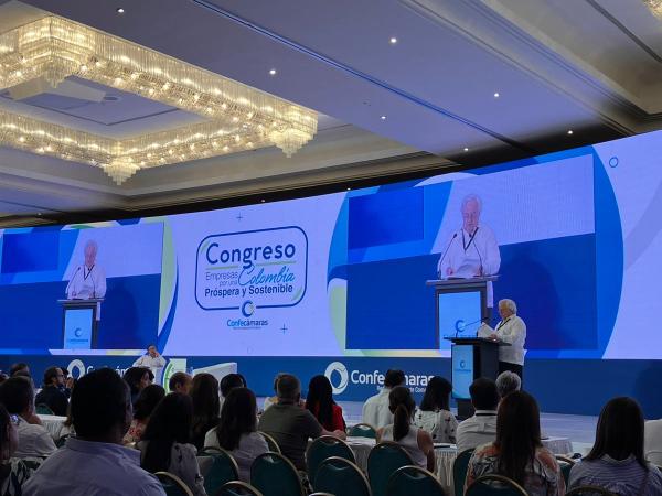 Gustavo Petro participates in the closing of the Congress of Confecamaras