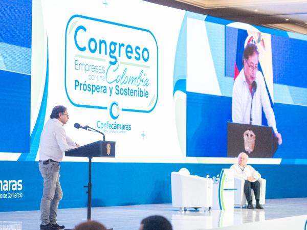Gustavo Petro's requests to the chambers of commerce