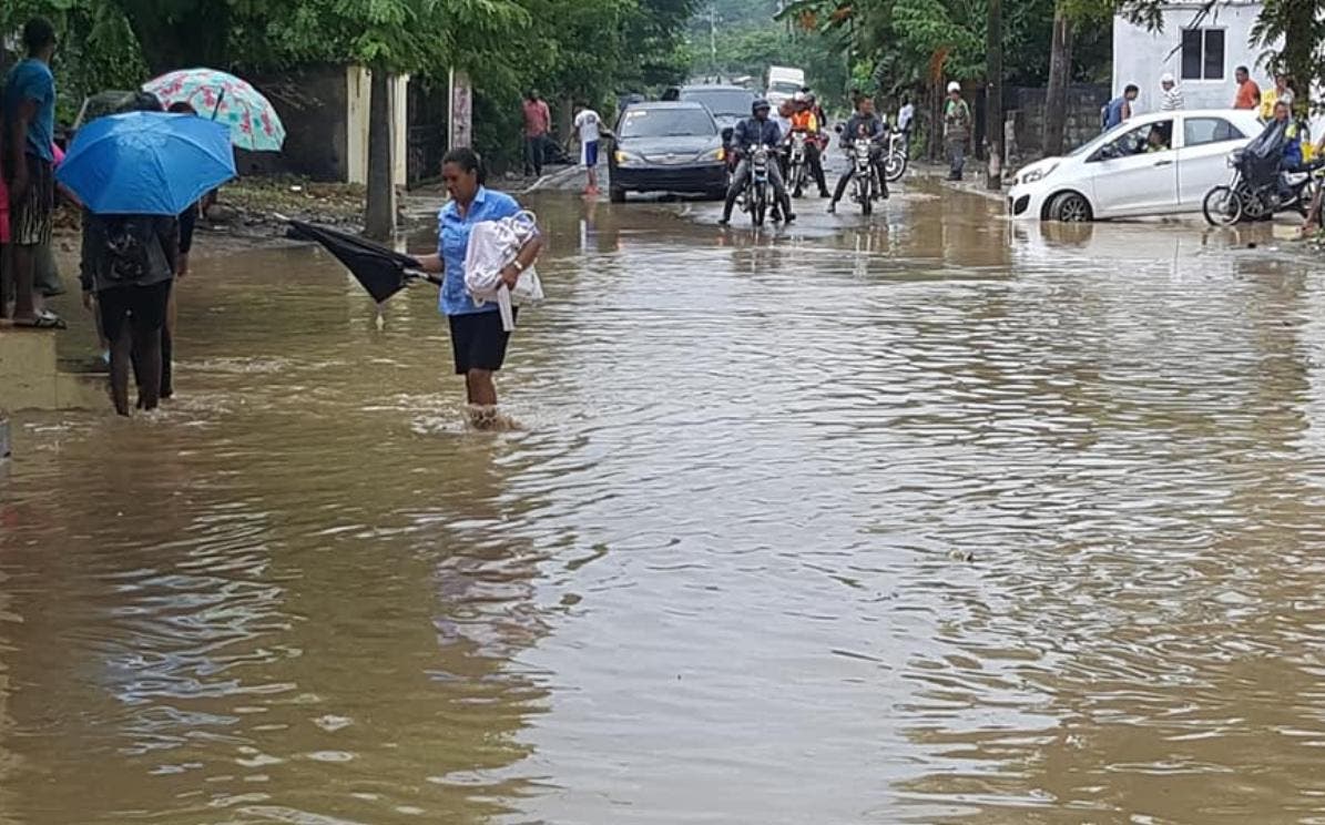 Salud descarta brotes de enfermedades por paso huracán Fiona