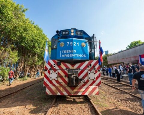 Historical: international cargo and passenger trains return, between Argentina and Paraguay