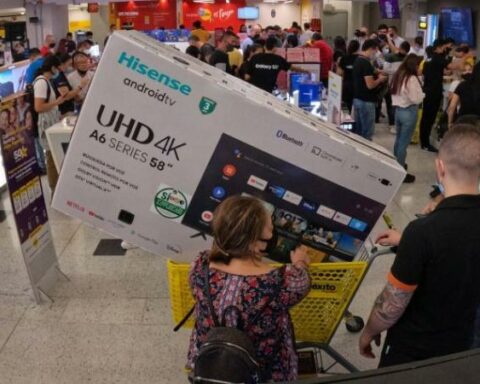 Household consumption increased 16.1% in August