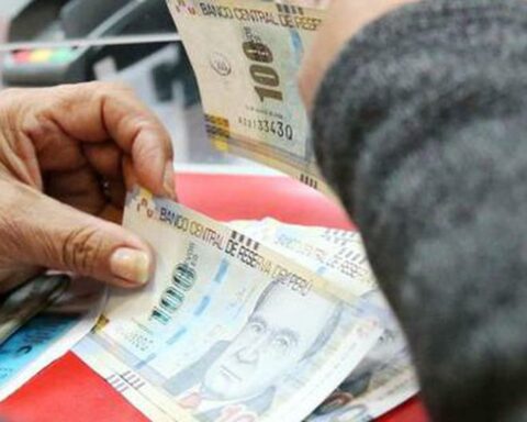 How much must I earn monthly to be a beneficiary of the Food Bonus?