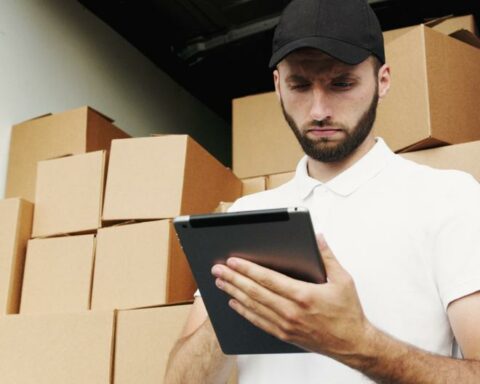 How to choose the best supplier for your business?: 4 key elements to take into account