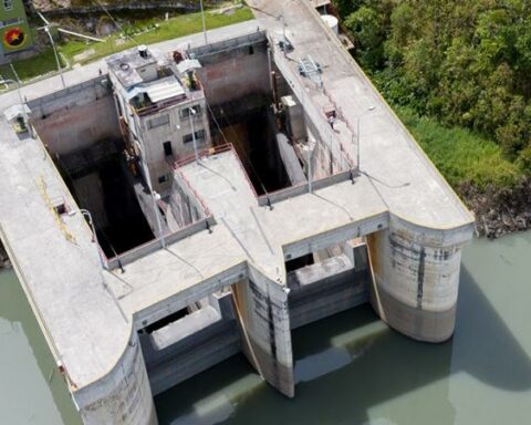 Hydroelectric El Guavio: another turbine went out of operation due to blockages