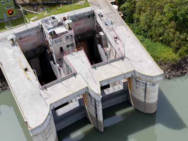 Hydroelectric El Guavio: another turbine went out of operation due to blockages