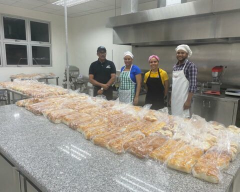INFOTEP produce miles de raciones de pan para afectados por Fiona