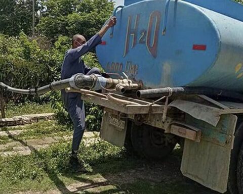 In Las Tunas, the drought forces water to be transported by train to 31 towns