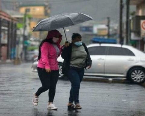 El Salvador enfrentará un impacto de ondas tropicales y vaguadas