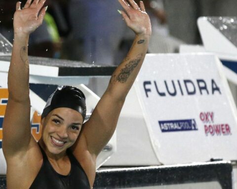 Jhennifer Conceição breaks South American record in the 50m breaststroke