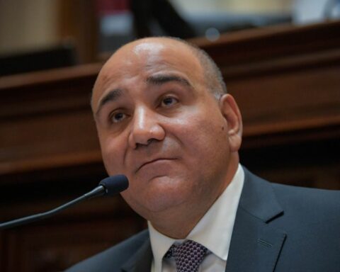 Juan Manzur presents his management report before the Chamber of Deputies