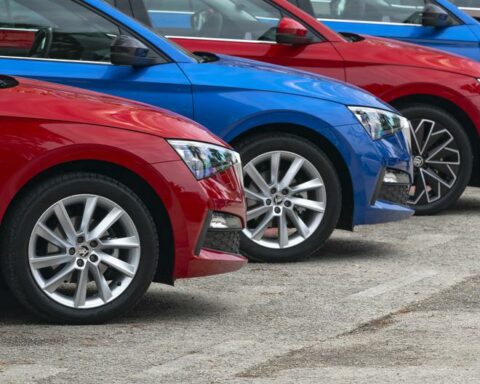 Know 4 advantages that vehicle renting offers to your business