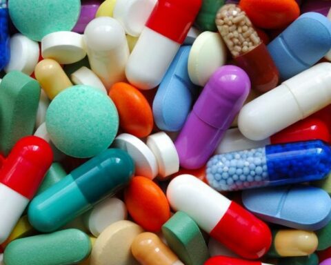 Laboratories explain the dangers behind the informal trade of medicines