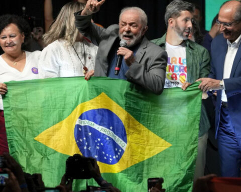 Latin American governments fail to locate successors, analysts say