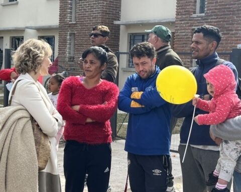 Laura Raffo celebrated a FA housing project, but saying that it was from the current government